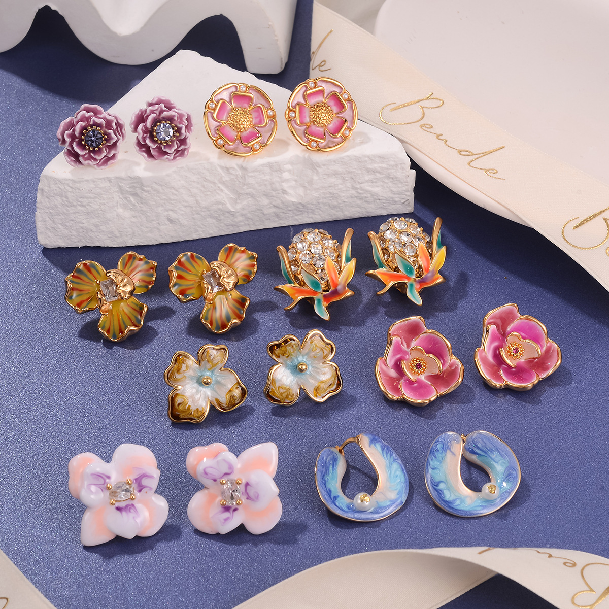 珐琅花朵新款耳钉小众气质设计感2024年耳饰复古镶钻滴油高级耳环