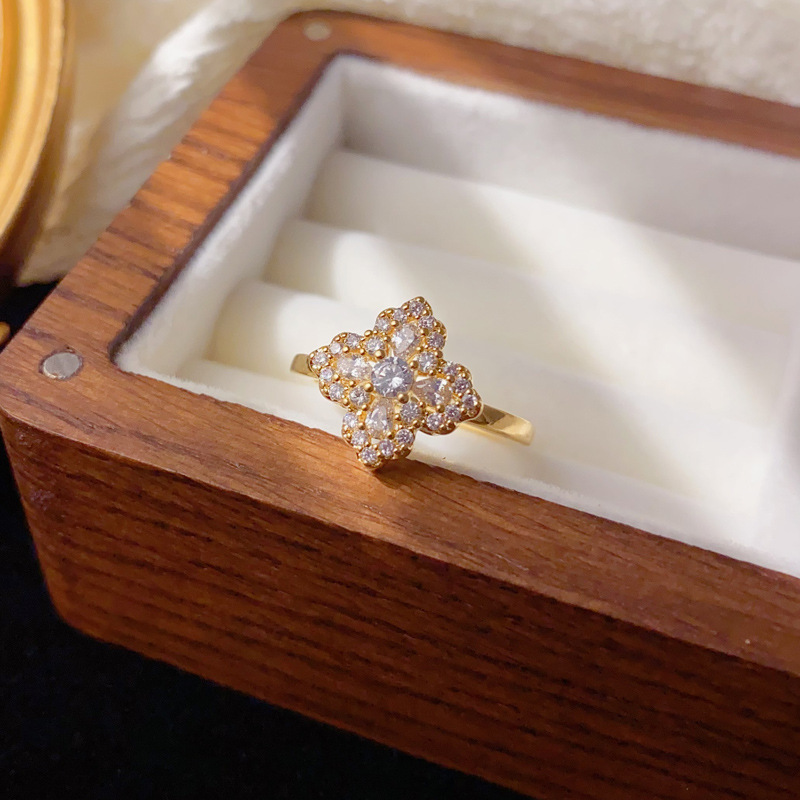 Light luxury, exquisite, fashionable and high-end, micro-inlaid zircon four-leaf flower open ring, personalized, versatile and super shiny index finger ring wholesale details Picture
