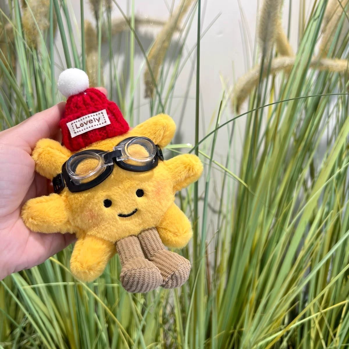 Super cute sunflower schoolbag pendants, plush dolls, toy pendants, couple car keychains, student gifts Specification image