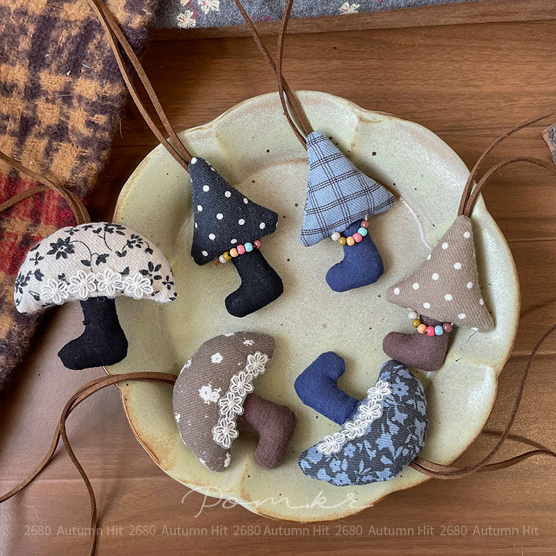 New Korean-style fabric mushroom necklace, hand-padded cotton children's versatile clothing pendant, forest-themed polka dot floral accessory, Pom.kr retro fabric mushroom necklace: Check polka dot embellished with lace beads, gentle autumn and winter Specification image