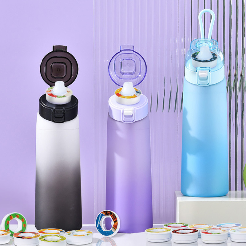 The fragrant cup is selling well. The fun and creative tritan water cup is designed for girls with a high level of appearance. It is a student sports cup with a straw and a gradient handle