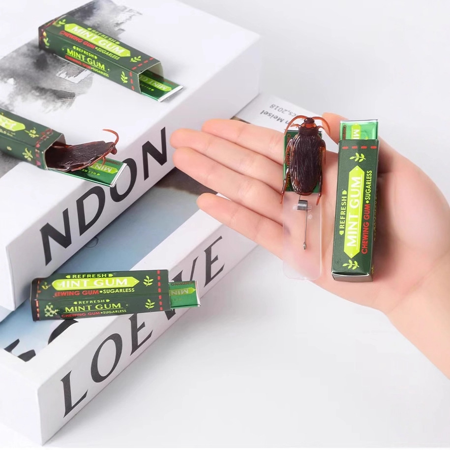 蟑螂口香糖抽拉弹出吓一跳恶搞整蛊玩具仿真绿箭口香糖恶作剧道具细节图