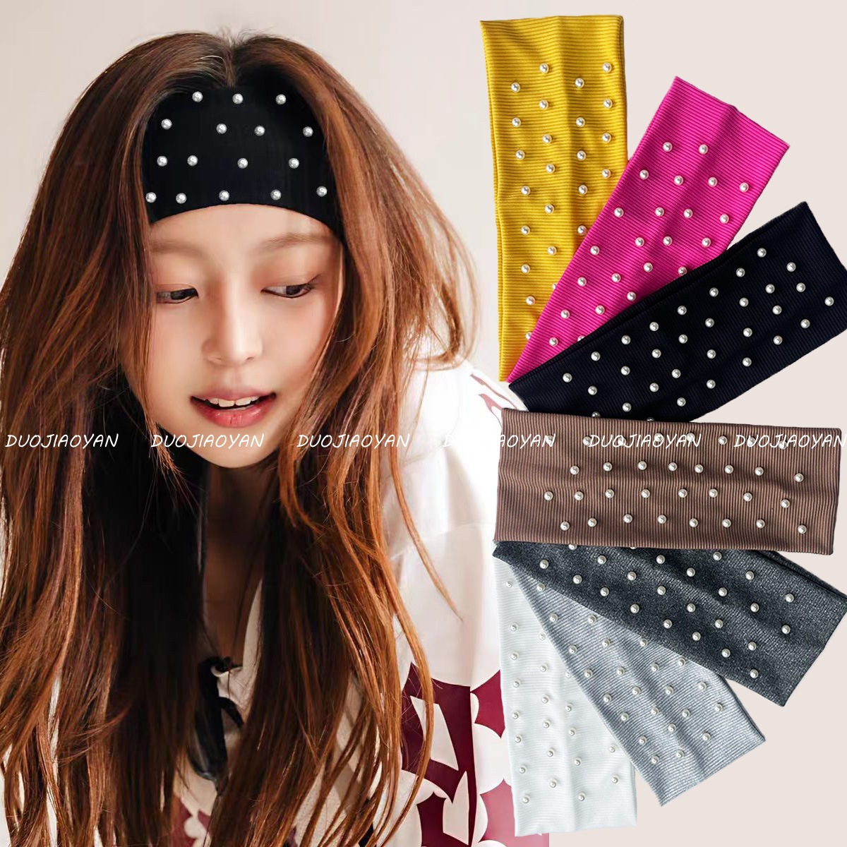The new solid-color beaded headband, a retro and simple pearl versatile headpiece, is fashionable and sporty. It has wide edges and is suitable for women details Picture