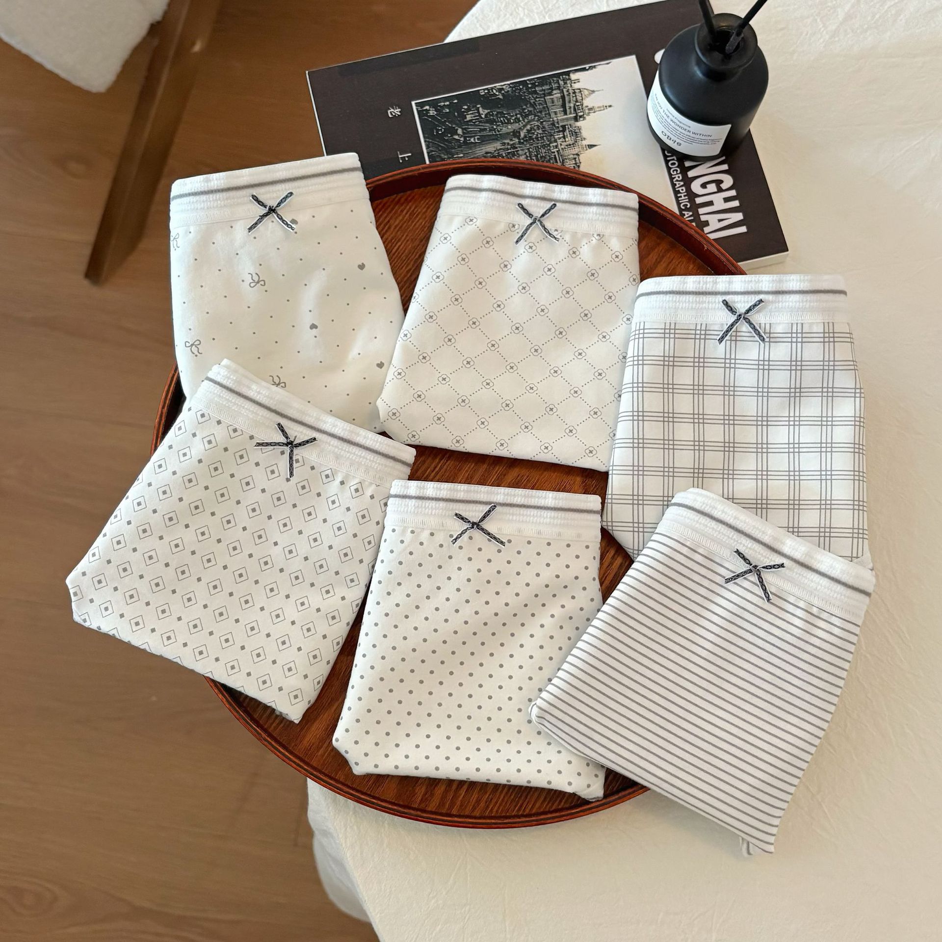 Girls' print combination underwear, women's mid-waist long-staple cotton 10A mulberry silk antibacterial crotch women's triangle underwear Application Scenario