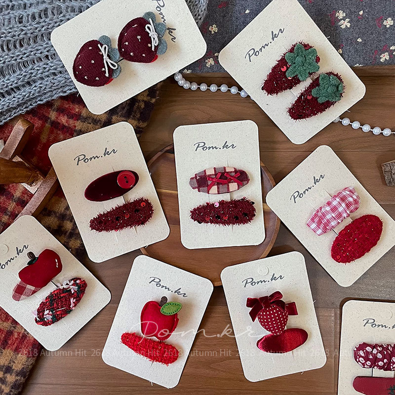 New Korean version red strawberry hair clips for children, sweet autumn, sequined side wavy bangs, checkered hair accessories, Pom.kr wine red fabric hair clips, strawberry and apple checkered, multiple styles, cute for girls in autumn and winter Specification image