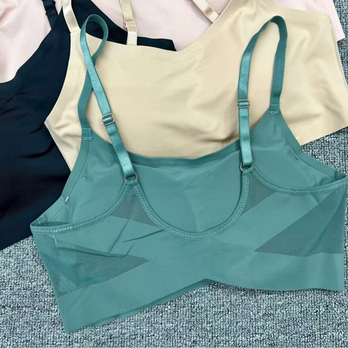 Low-price inventory for export of summer thin ice silk beauty back underwear, bras, women's vests, student sports halter base for girls, beauty back for African women's vests details Picture