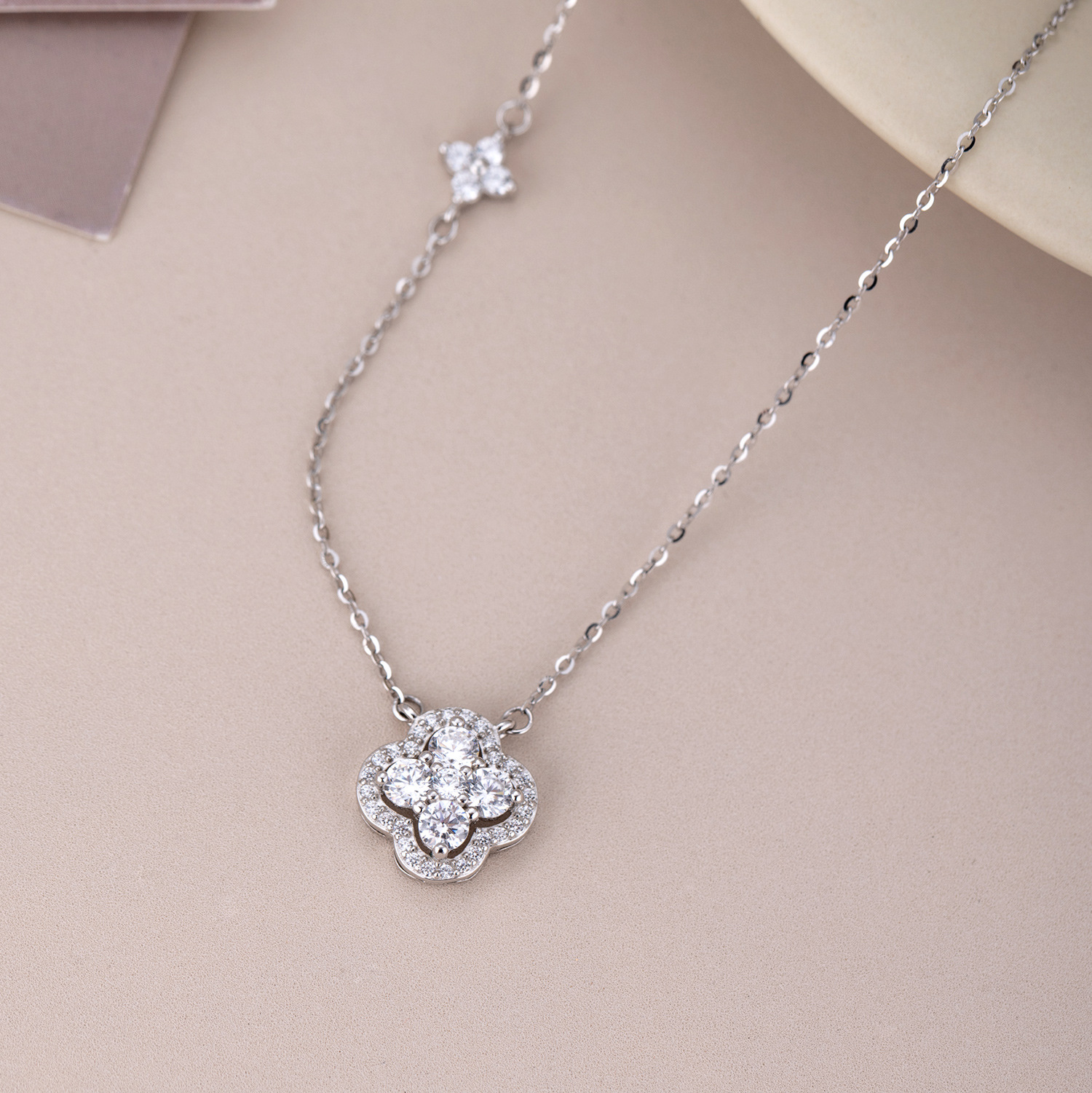 s925纯银爆闪满钻四叶草项链女轻奢精致简约高级感气质百搭锁骨链