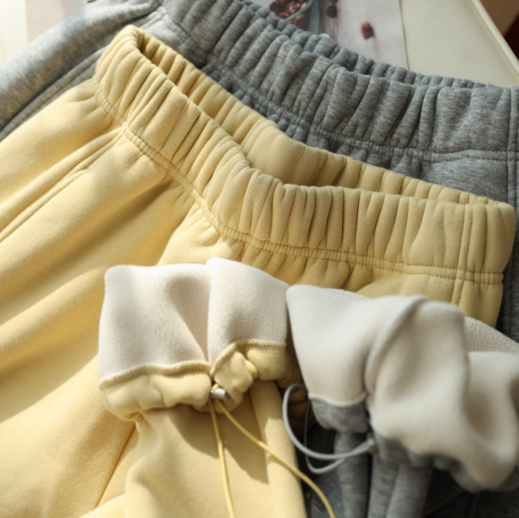 One for the winter! Two pairs of fleece and thickened casual pants with elastic waist, loose straight leg and wide leg sports sweatpants for women in autumn and winter Application Scenario