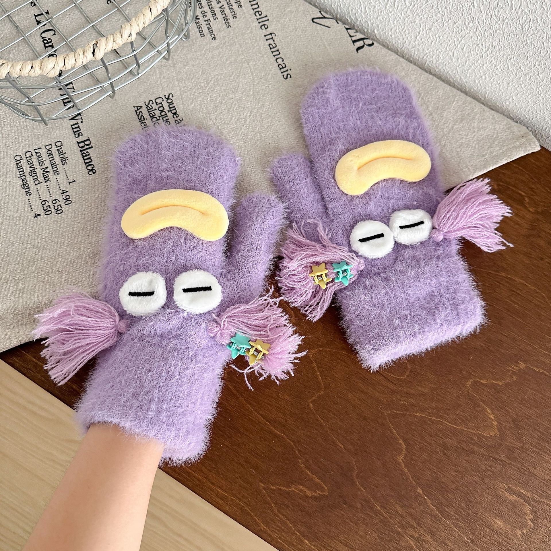 Cute and funny thickened cold-proof full-finger gloves for girls, Korean-style winter touch screen warmth plush gloves, trendy Application Scenario