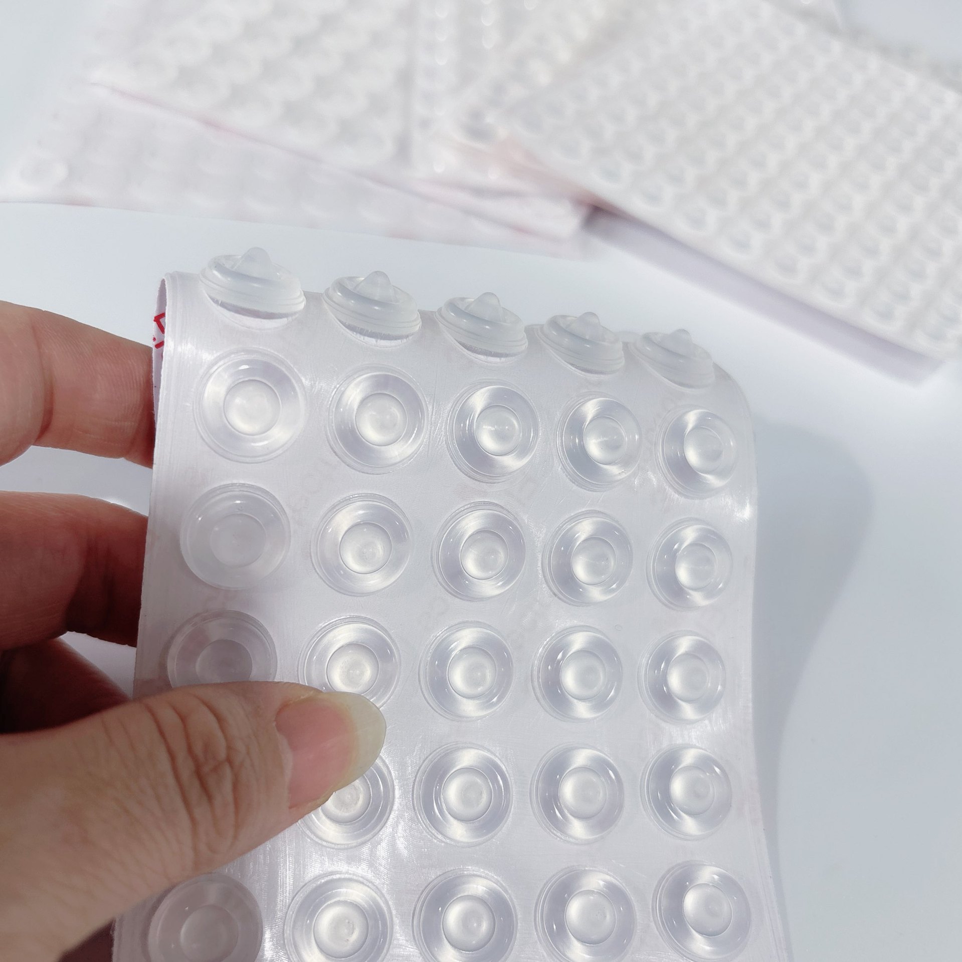 Transparent silicone anti-collision granules, anti-collision rubber granules, furniture door self-adhesive anti-collision stickers, anti-slip silicone gaskets, buffer anti-collision pads Application Scenario