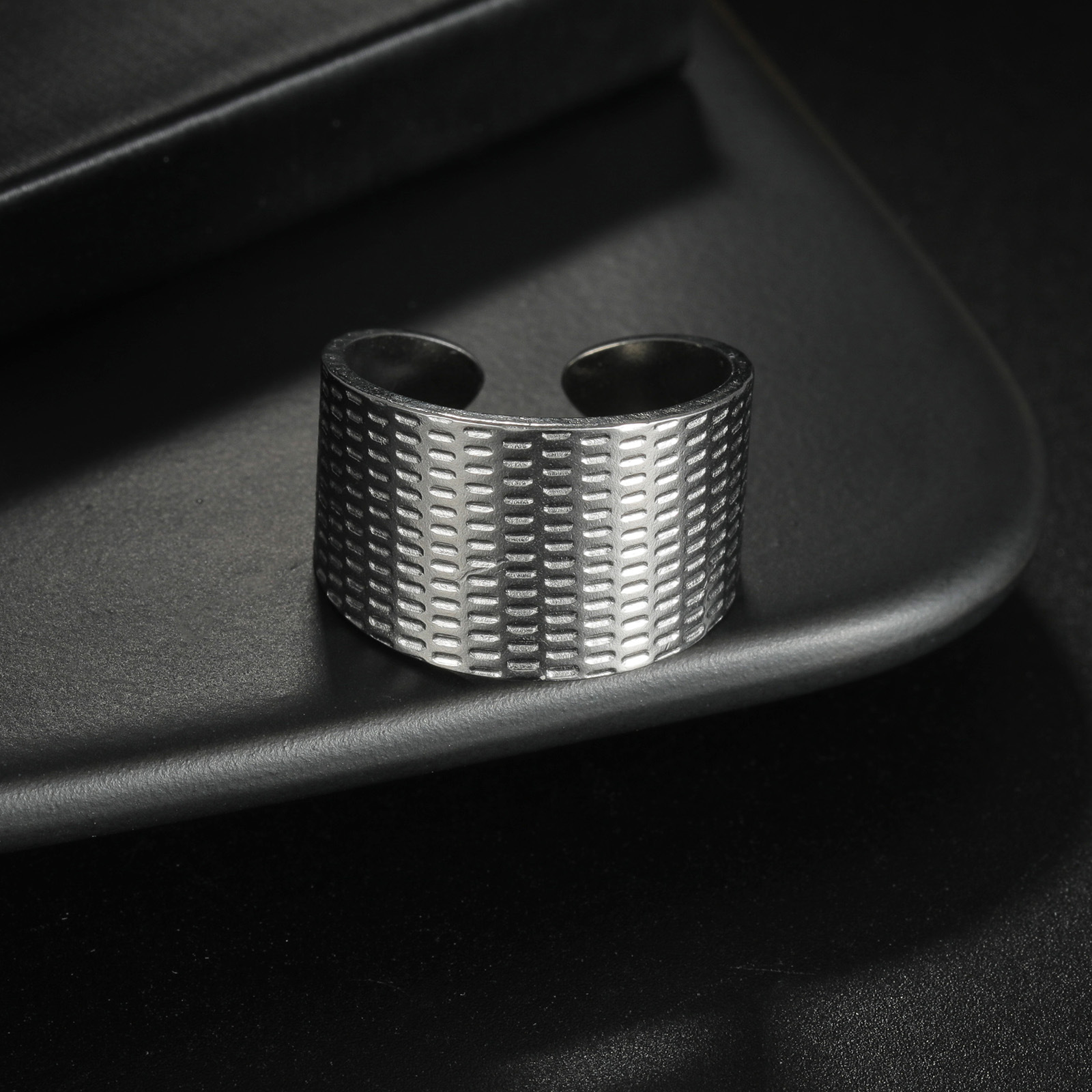 In 2024, an exaggerated style titanium steel ring with an open mouth for women on Amazon in Europe and America is vacuum-plated and does not fade details Picture