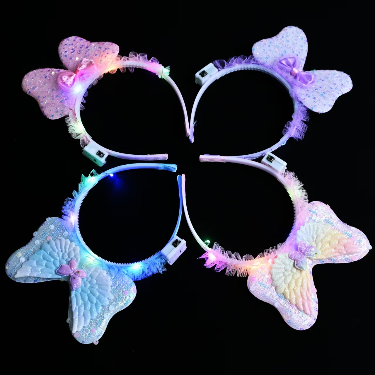 The new illuminated ice and snow Kuromi hair band, rabbit ear headband, bow hair accessory and lamp hair clip are available for street vending at the night market