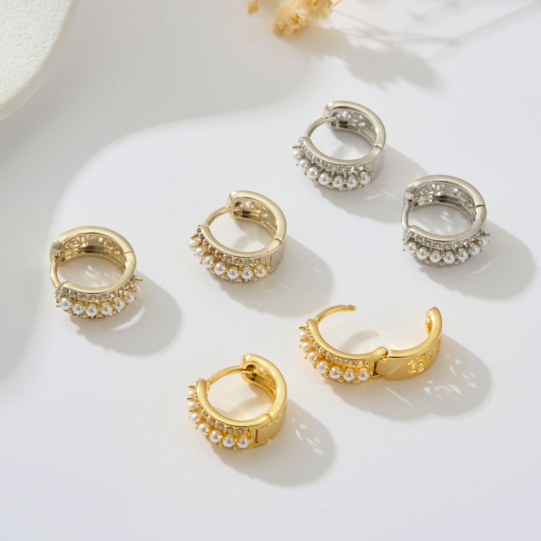 Light luxury style pearl full zirconium earring, copper alloy real gold electroplated, niche high-end earrings, versatile ear buckles for commuting