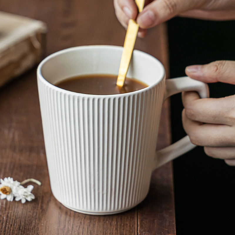塑料杯实物图