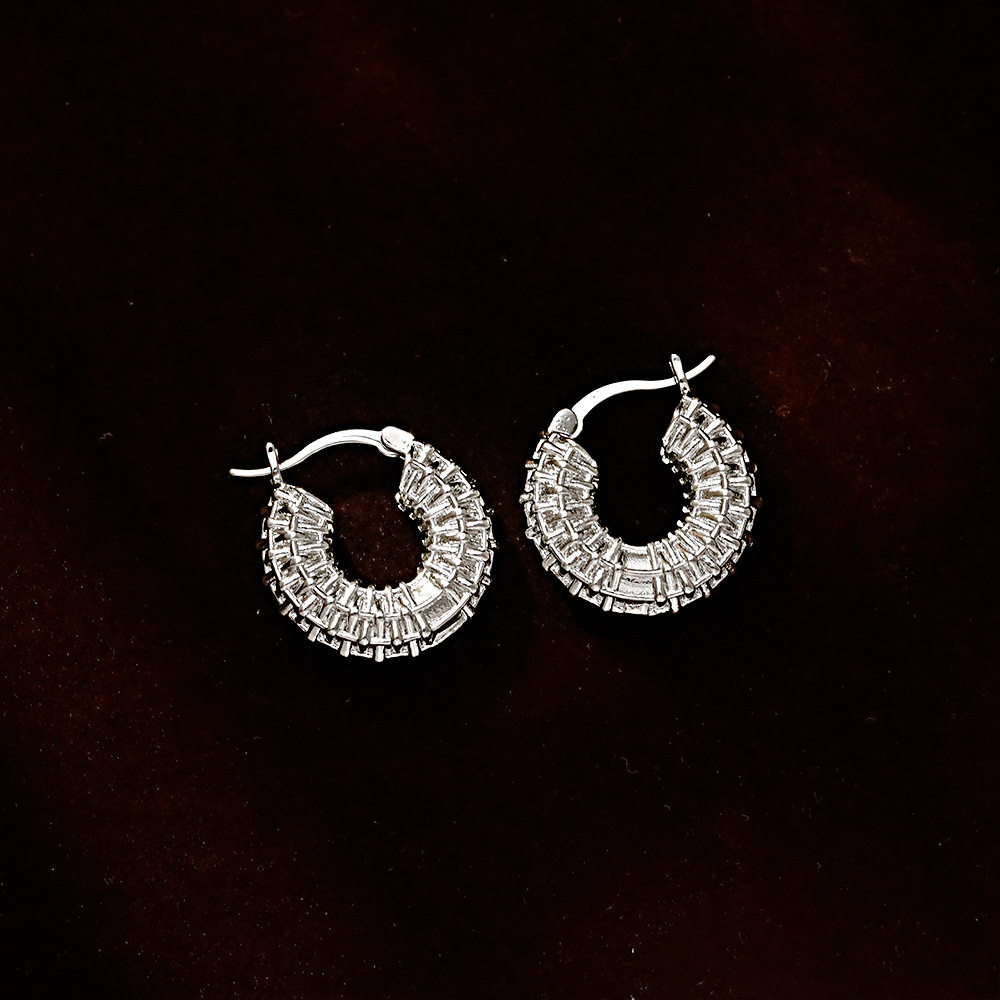 Hyacinth moda personalidad luz extravagancia brillo loop loop hebilla de oído 2025 shake yin boom pendientes diseño único accesorios de oído frío y viento frío Specification image