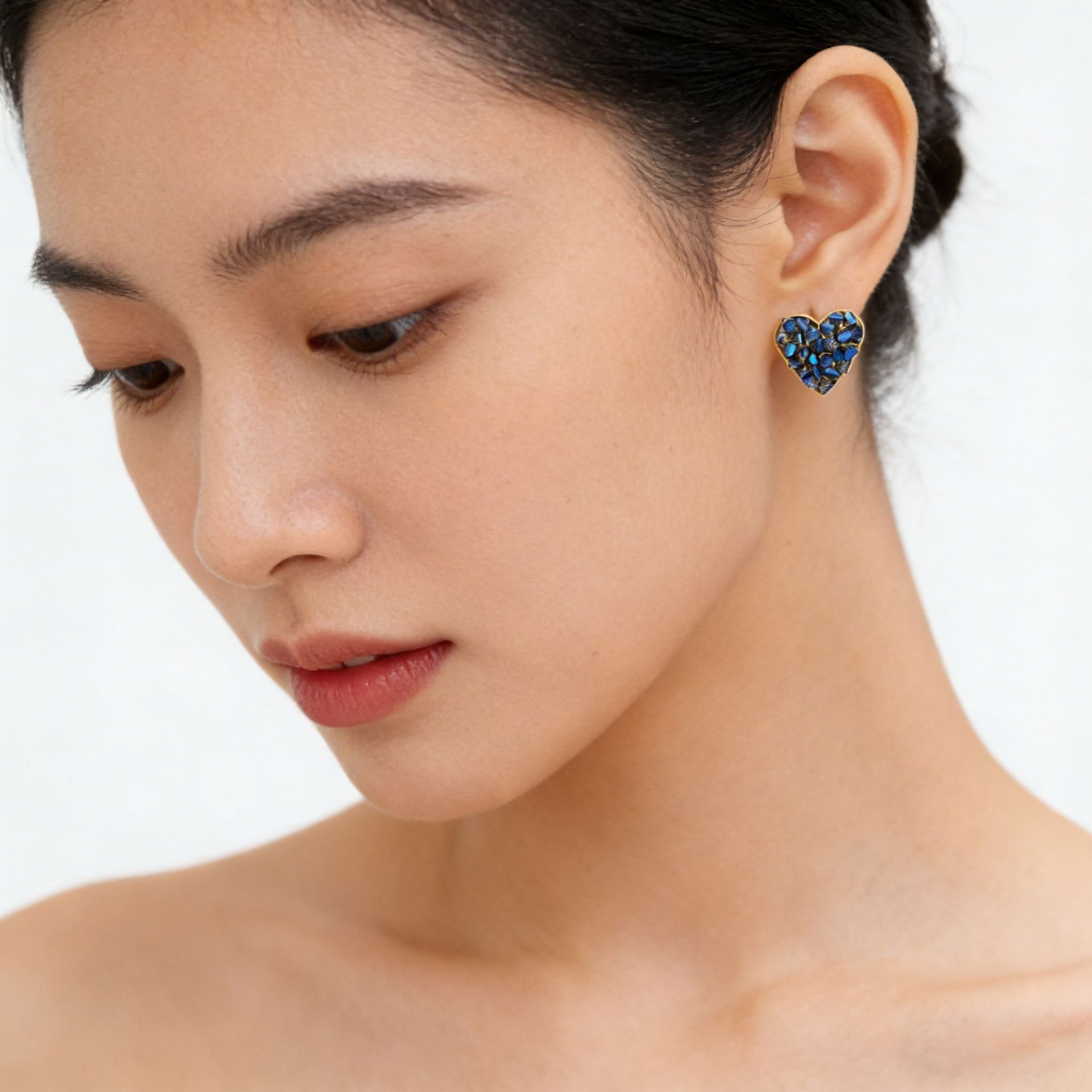 Hyacinth925 Silver Needle Designer Deep Sea Blue Ultra-beautiful Fine Sparkling cold Style natural crystal heart-shaped stud earrings details Picture