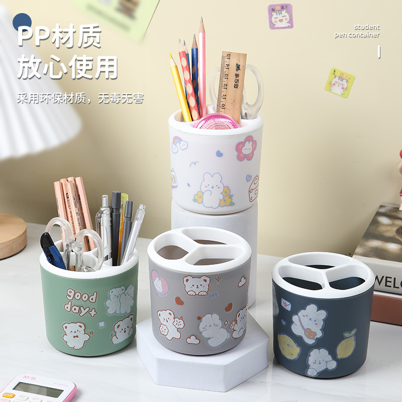 A cute cartoon girl's desktop with a large round capacity storage tube. Creative storage pen bucket for office student stationery Application Scenario