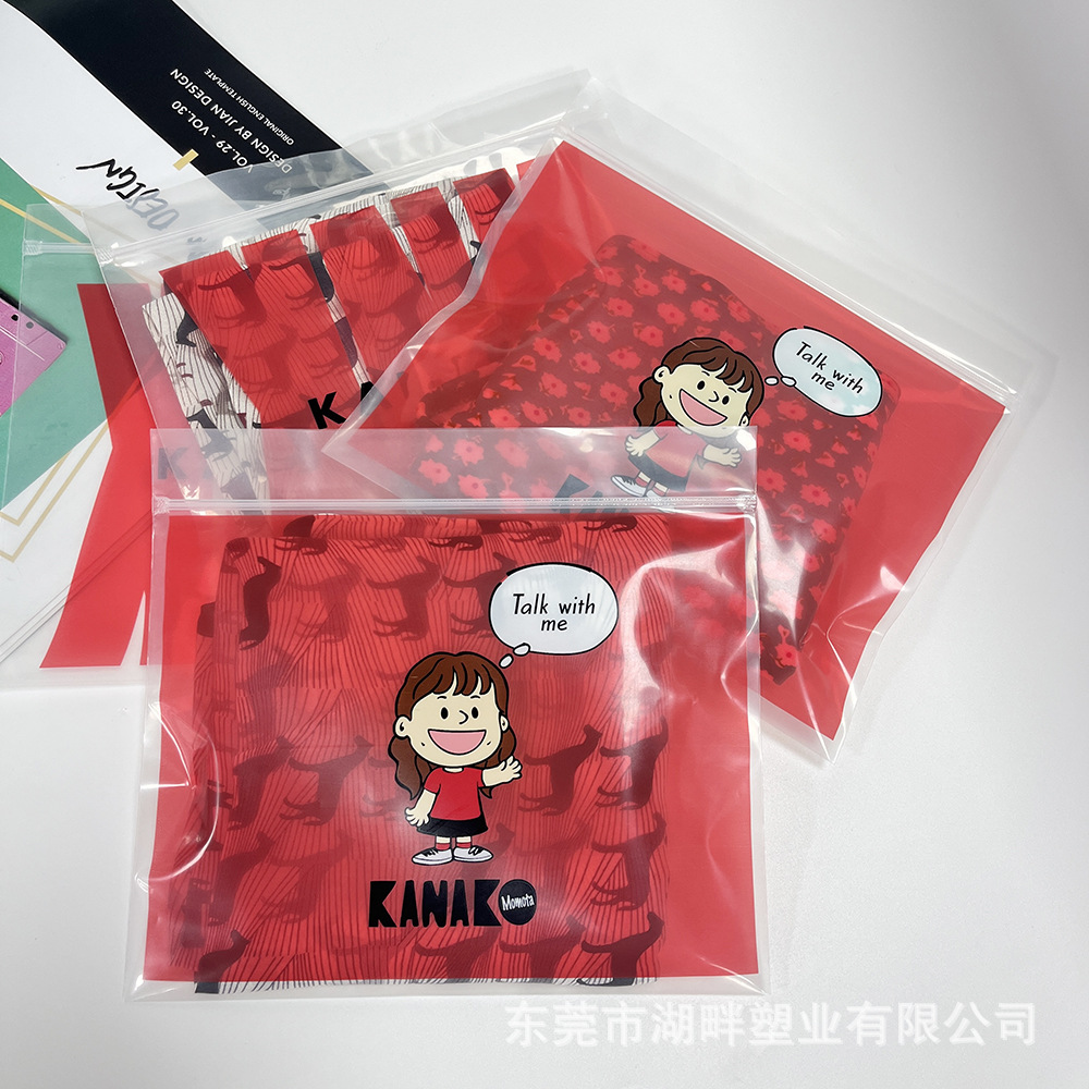 Jewelry hand-held plastic bags, non-woven fabric vest bags, semi-transparent packaging bags, organ folding shopping bags Application Scenario