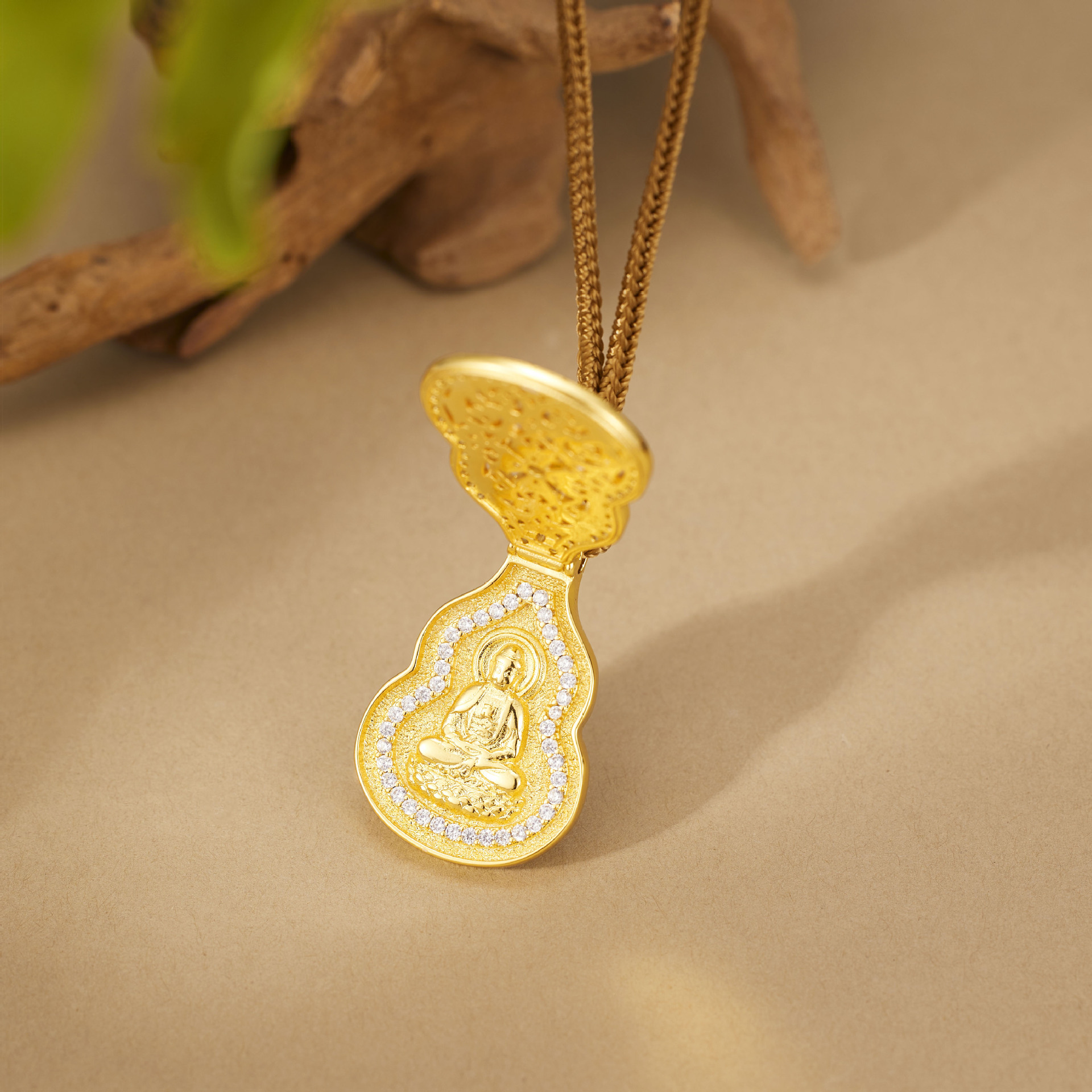 The ancient method of "Double Happiness and Prosperity", the same style as Wei Xue's filigree gourd necklace, gold store, yellow gold with diamonds, ancient method sand gold details Picture