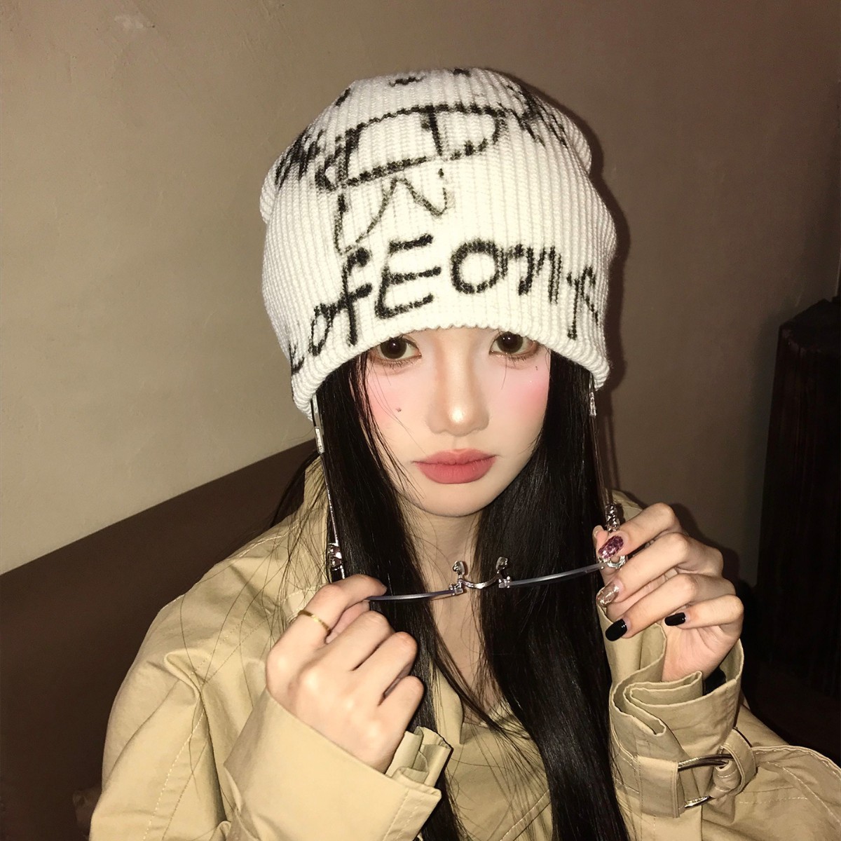 American hot girl kitty cat graffiti cold hat for women, warm knitted woolen hat for autumn and winter, face-showing small headscarf hat Application Scenario
