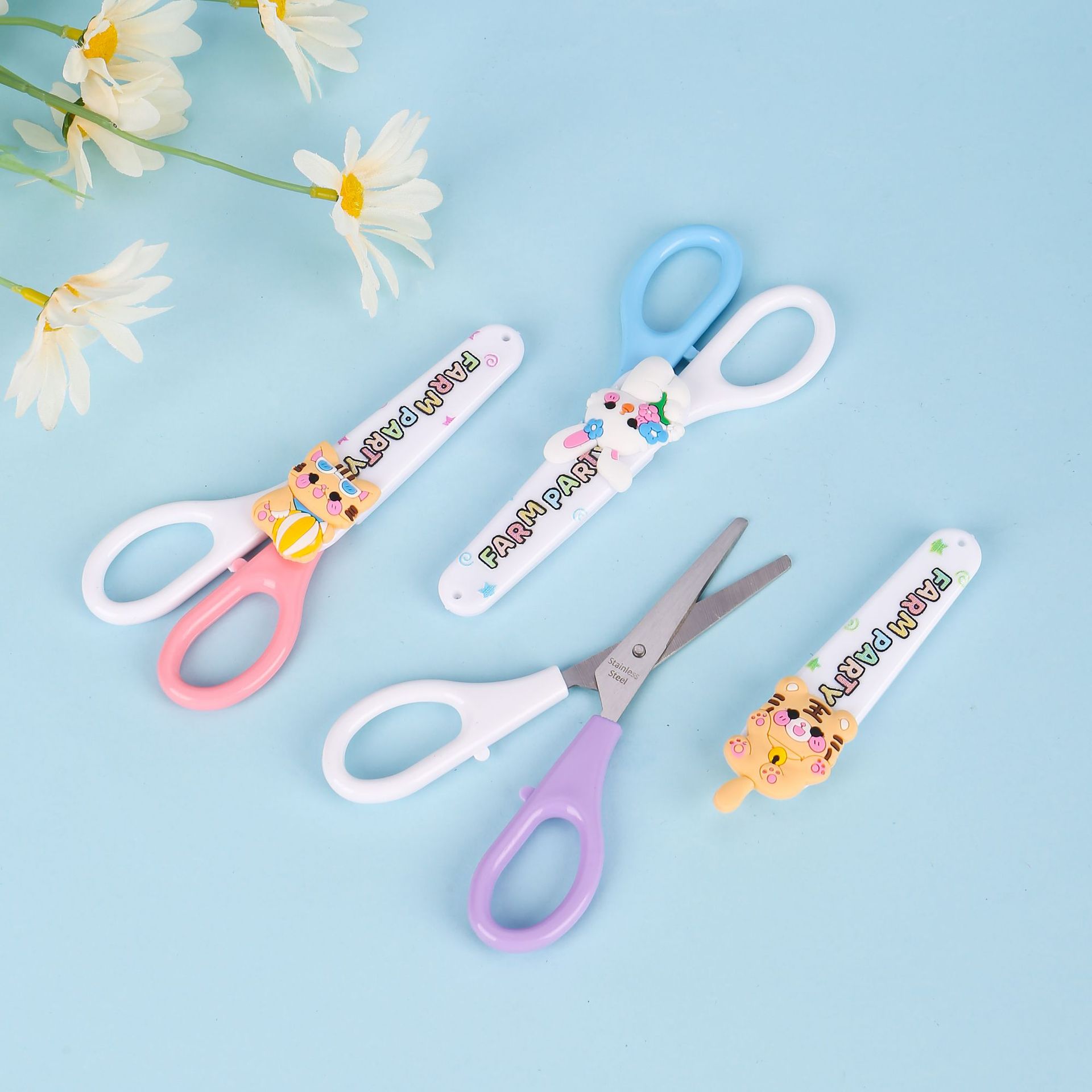 Pioneer 1521 Cartoon children's Scissors, cute and creative student scissors with protective case, student scissors for office stationery details Picture