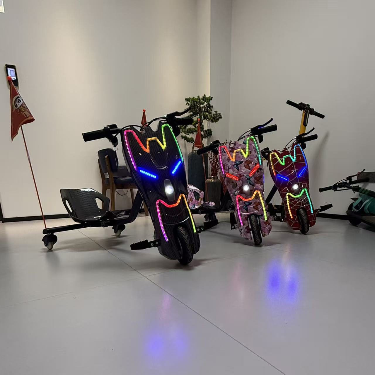 Cross-border supply of children's three-wheeled drift vehicles, high-endurance square stall rental, go-karts, and electric drift vehicles details Picture