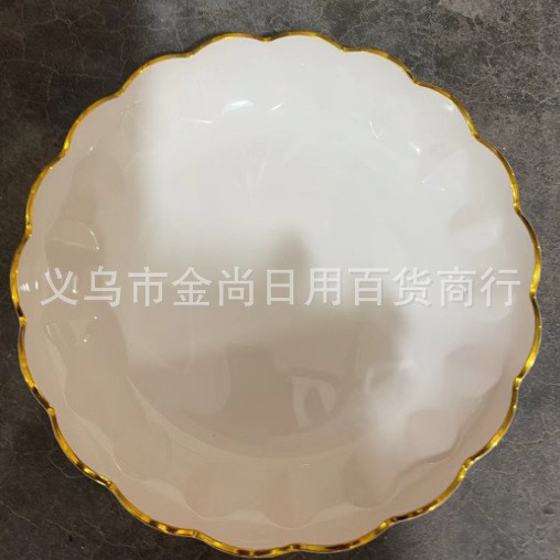 A high-end transparent solid color gold-edge fruit plate for home living room, a high-end plastic coffee table, and a candy plate placed on the front desk Specification image