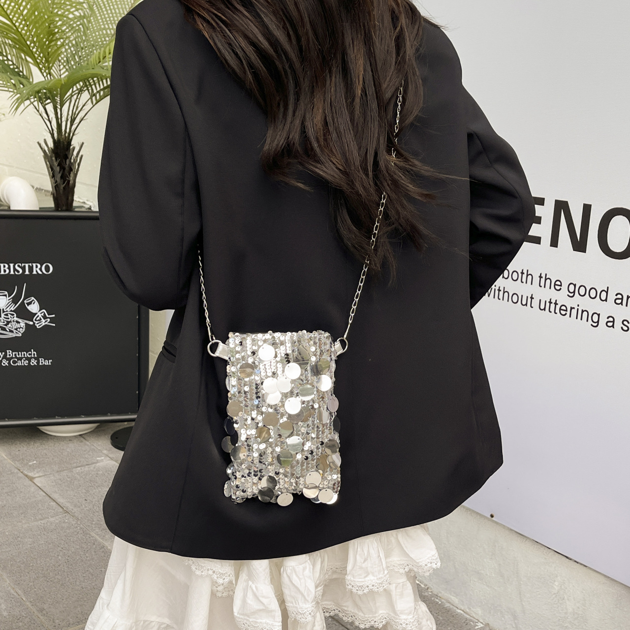 Cross-border sequined bag, fashionable sequined mobile phone bag, small square bag, casual and versatile, high-end ladies' single-shoulder bag, simple and trendy crossbody bag, fringed women's bag, sequined bag Specification image