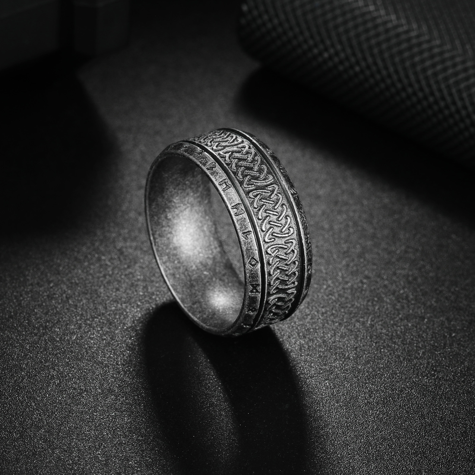 Amazon cross-border best-selling antique silver jewelry from Europe and America, aged men's titanium steel rings, Viking symbol ring bracelets details Picture