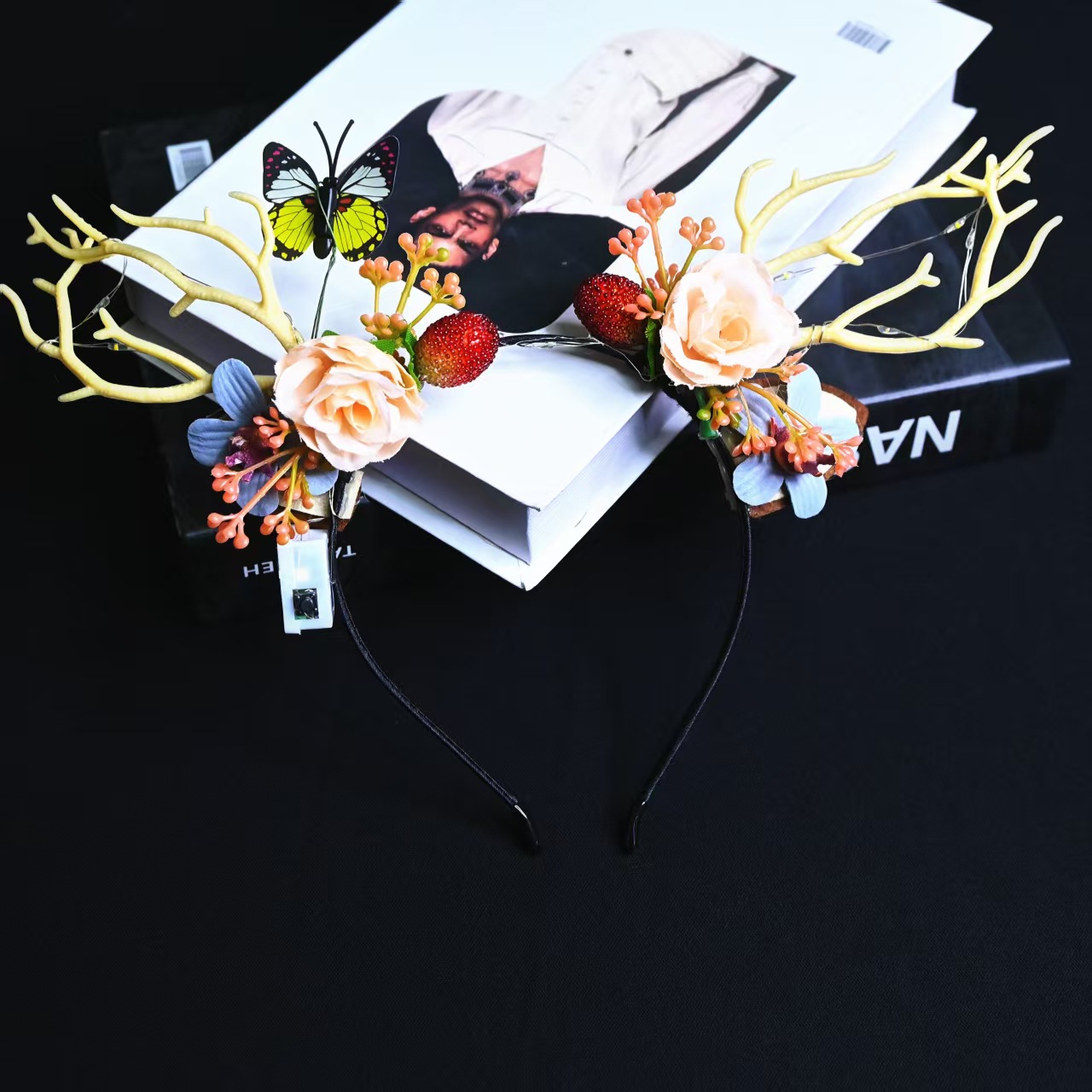 Big antler headbands, night market, glowing toys, shining headbands, Christmas reindeer flower fairy headwear wholesale Application Scenario