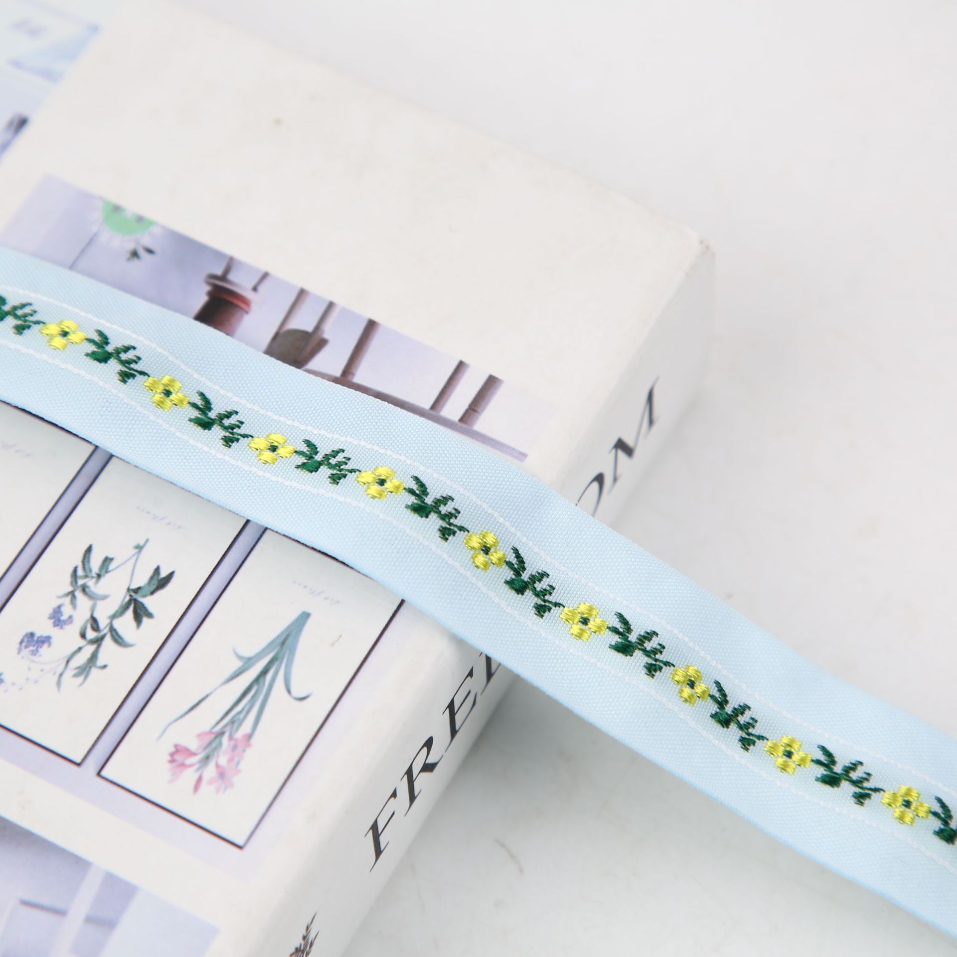 2.3cm primavera estilo primavera estilo étnico bordado jacquard cinturón hecho a mano DIY arcos correas accesorios para el pelo clips para el pelo zapatos y sombreros Application Scenario
