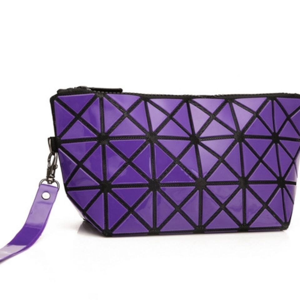 The new portable hand-held makeup bag from INS features a large-capacity travel geometric diamond-shaped versatile folding hand-held wallet for women details Picture