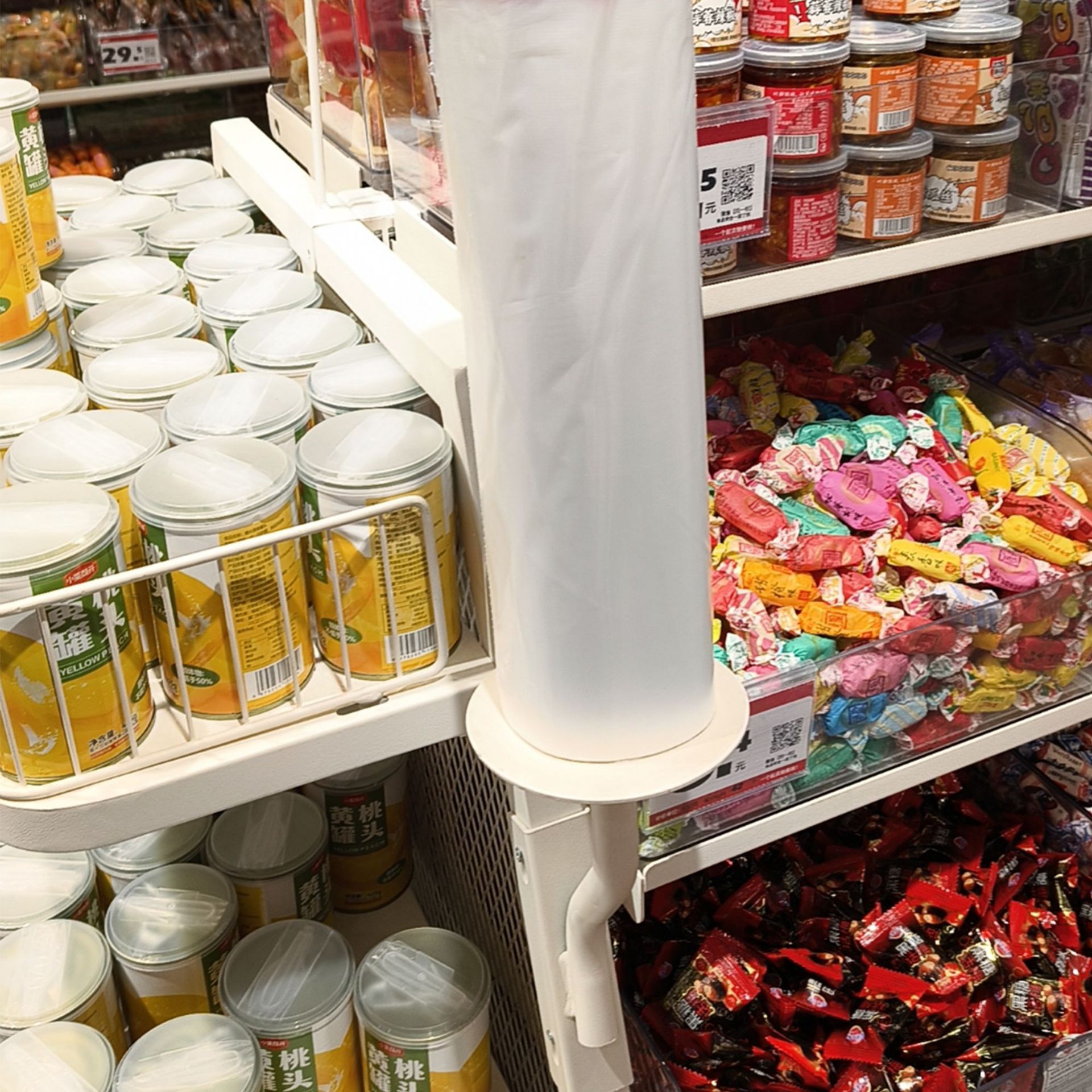 Soporte de la bolsa de rollos de la tienda de snack superlink estante especial del supermercado soporte de peso de dispersión soporte de la bolsa de compras de carga lateral área de peso de dispersión blanco y negro soporte colgante de la bolsa de plástico estante fresco soporte lateral colgante de la bolsa de compras soporte de almacenamiento Application Scenario