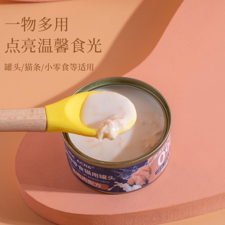 Pet spoon, cat can spoon, wooden handle, silicone, food-grade wet and fresh food feeding spoon for kittens, pet supplies Application Scenario