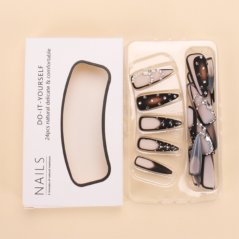 Cross-border European and American bestsellers, long French handcrafted nail art pieces, water diamond gradient detachable hand nail patches Application Scenario