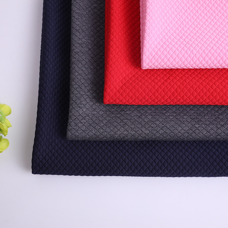 The manufacturer has in stock knitted diamond-shaped large and small checkered jacquard air layer fabric, polyester and ammonia tr clothing and home textile dyed fabric details Picture