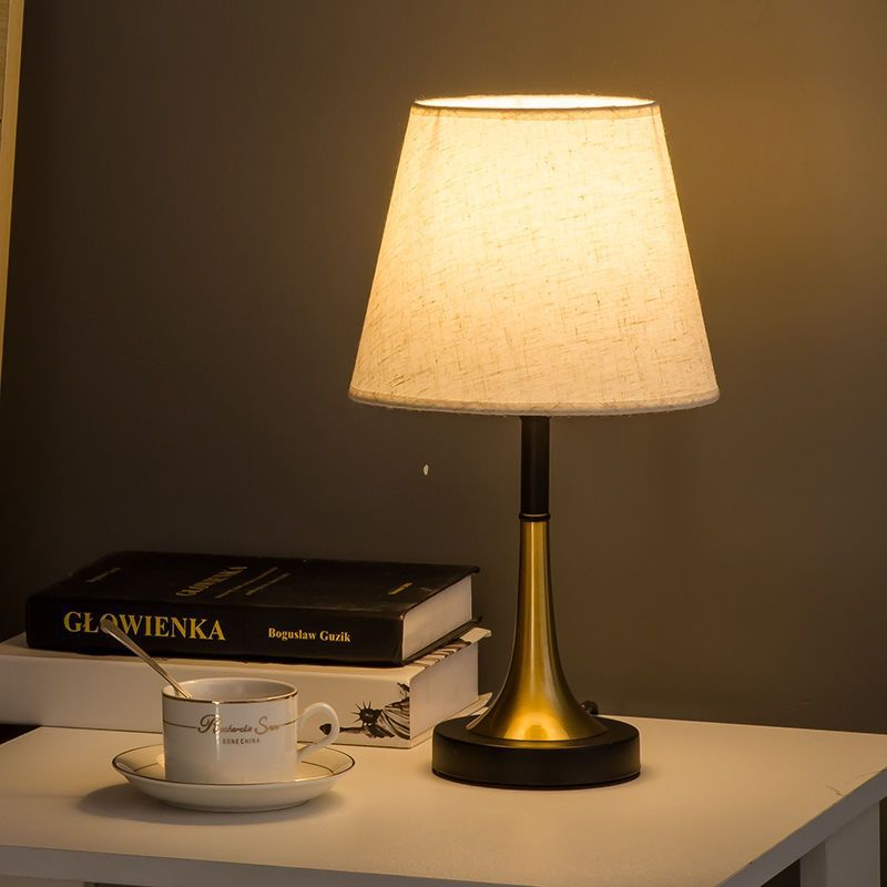 Desk lamp, bedroom bedside lamp, ins girl's warm desk lamp, creative Northern European bedside table, hotel and homestay simple style details Picture