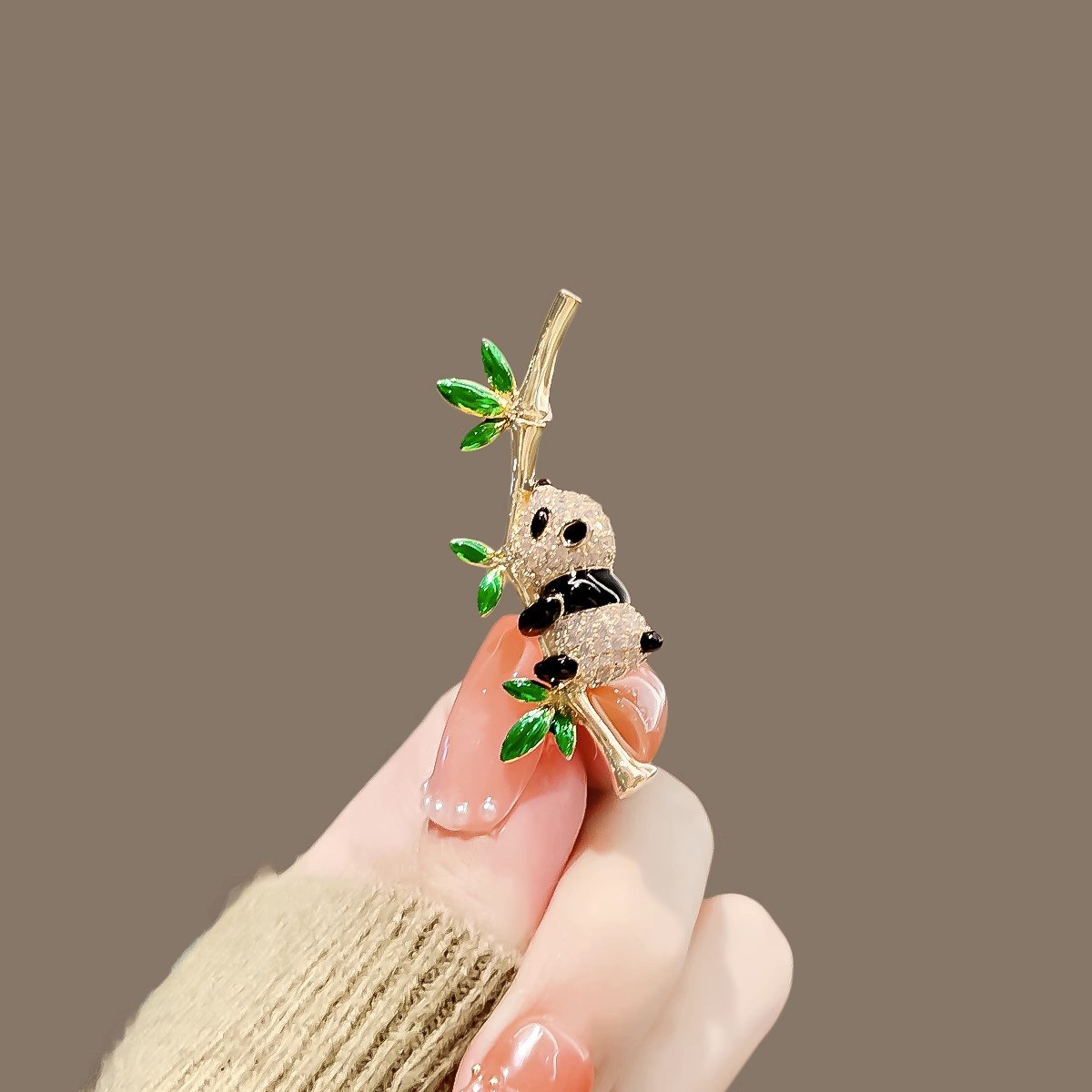 Cute panda brooch for women, Chinese style, high-end sense, corsage rising steadily, niche cartoon pin, anti-glare accessory Specification image