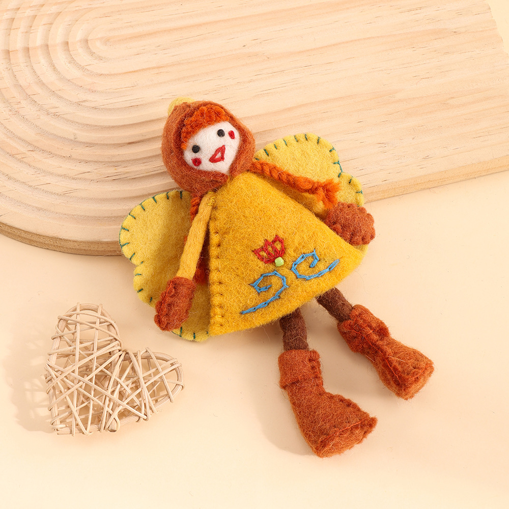 小女孩羊毛毡胸针天使娃娃立体玩偶挂饰可爱包包挂饰可爱挂件批发细节图