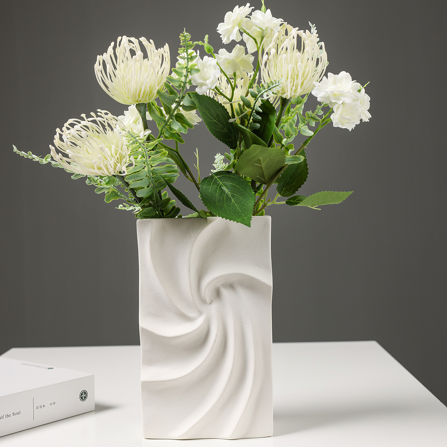 2025 High-end square ceramic vase decoration, European-style creative living room entrance TV cabinet, flower arrangement, fresh water cultivation vase decoration Application Scenario