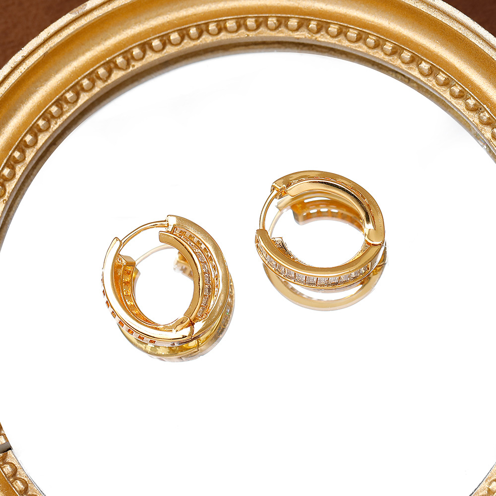 New cross-border ultra-sparkling copper inlaid zircon double-loop ear buckle women's European and American exquisite, simple and versatile design earring accessories Application Scenario