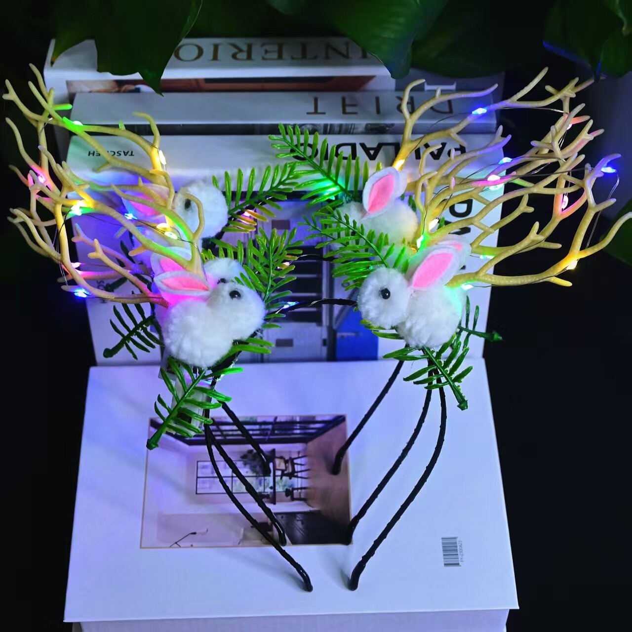 The new internet-famous glowing little rabbit, big antler headband, rabbit ears, concert props, photo tool, night market street stall