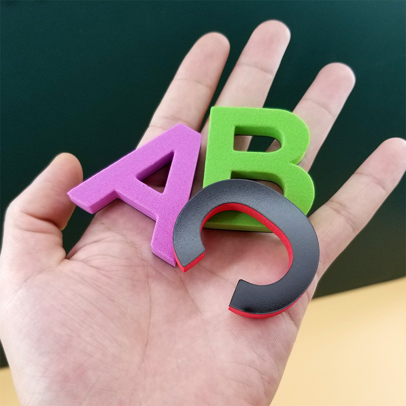 Letras inglesas magnéticas tablero de pegamento del refrigerador para niños números magnéticos para la enseñanza temprana puzzle tablero negro pegamento para el kindergarten baby didactica Application Scenario
