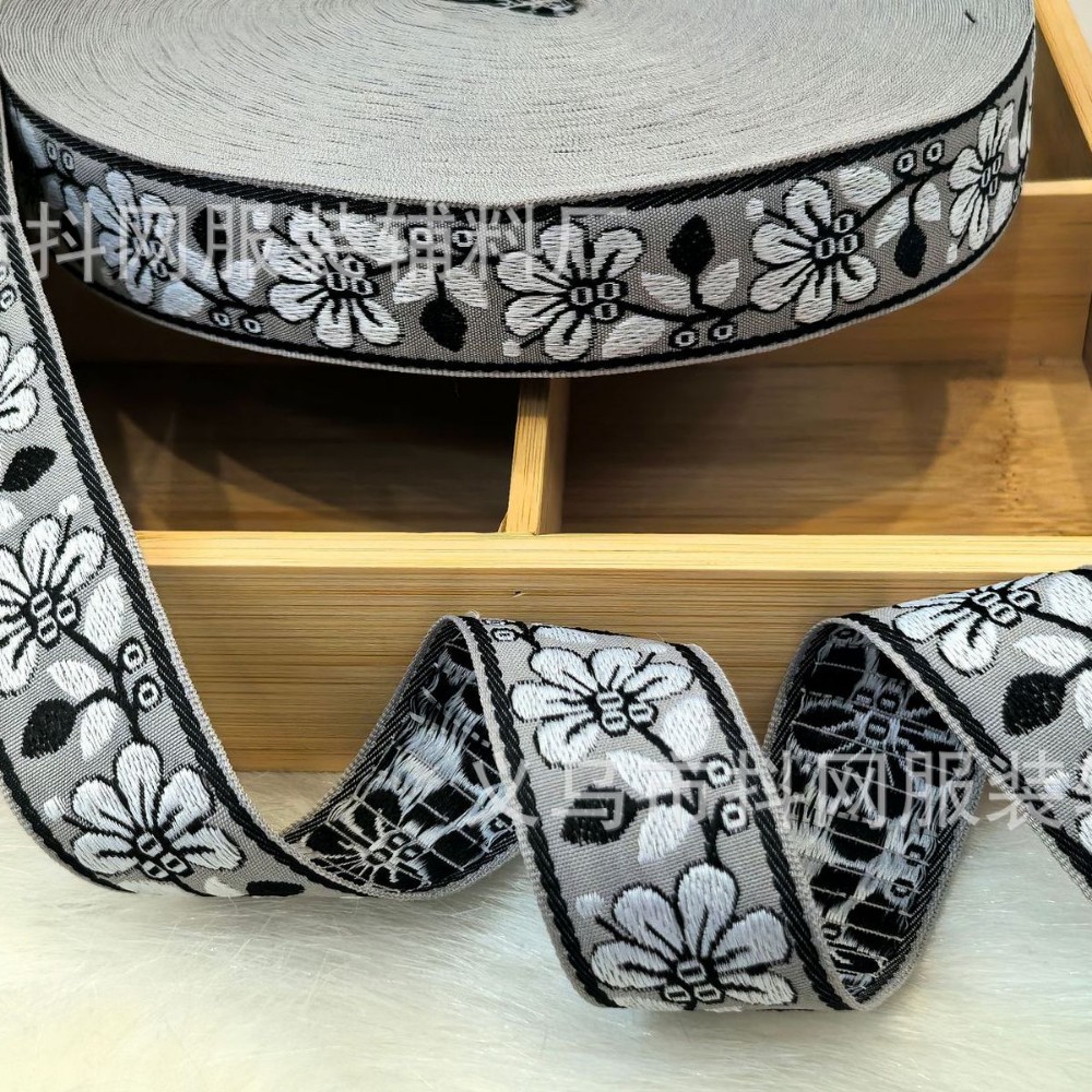 Wholesale of 3cm new ethnic-style jacquard ribbons, performance costumes, hair accessories, gift boxes, packaging ribbons and embroidered ribbons Application Scenario