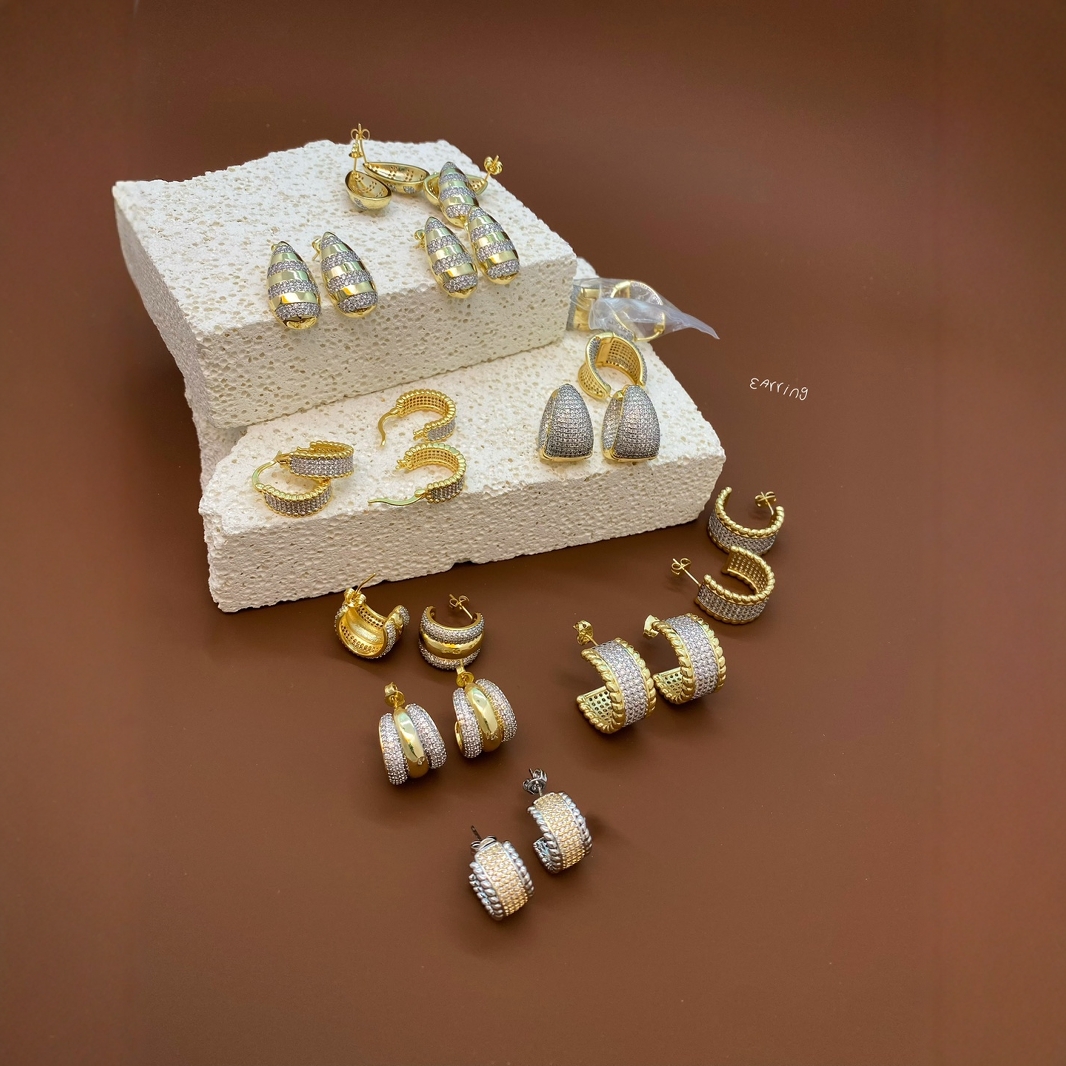 Amazon's best-selling diamond-encrusted teardrop stud French retro, versatile and simple earrings