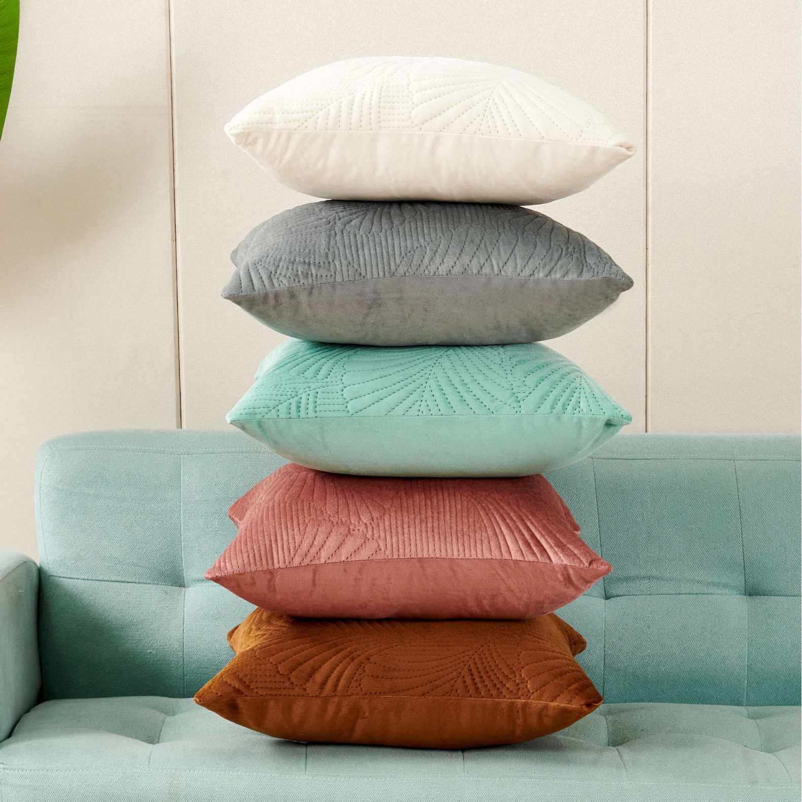 Dutch velvet ultrasonic large leaf pillowcase, living room cushion, office lumbar support pillow, headboard backrest details Picture