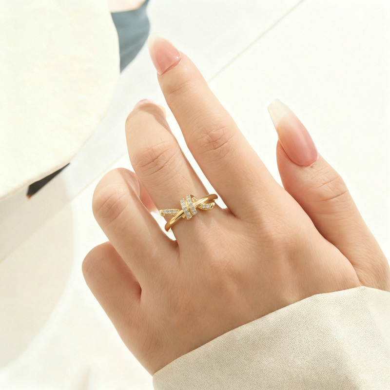 A new, elegant and versatile knotted design open ring made of copper alloy with micro-inlaid zircon, adjustable and high-end index finger ring details Picture