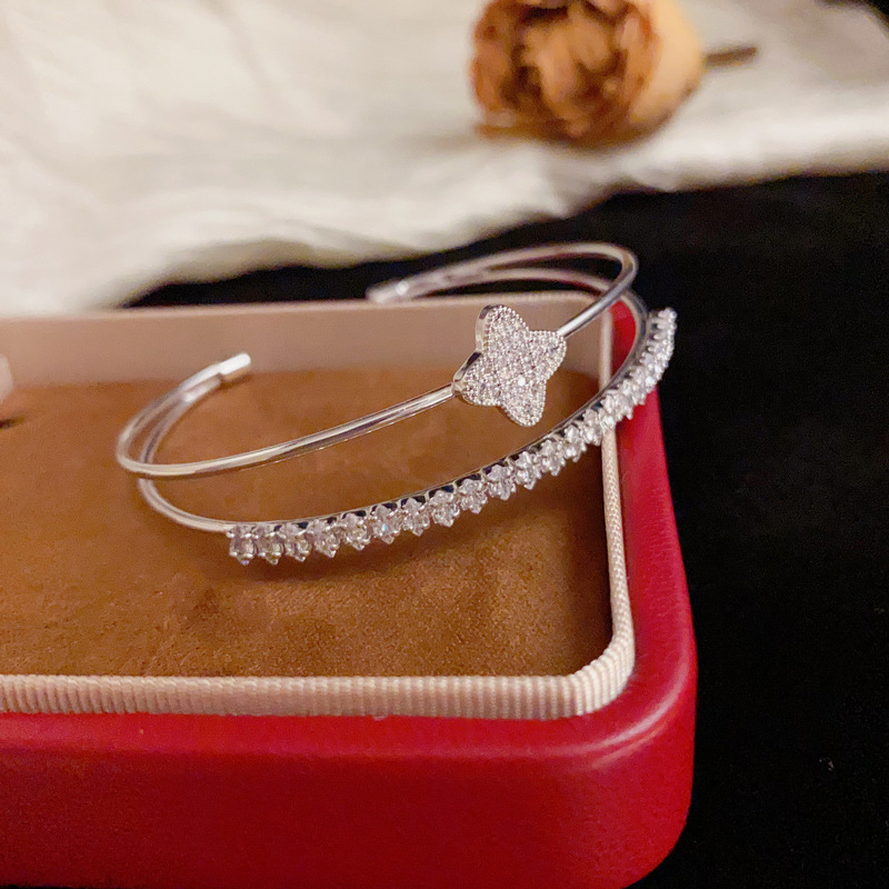 European and American personalized and fashionable cross-border full diamond four-leaf flower double-layer open bracelet, versatile and stylish design sense jewelry wholesale Application Scenario