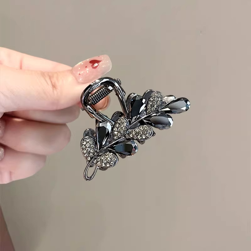 The new high-end Korean version hairpin, with a glass water diamond and wheat ear gripper, features a medium-sized clip at the back of the head and a semi-tied hairpin for women Specification image