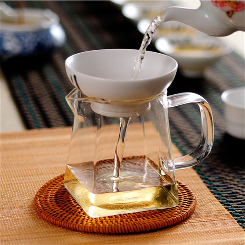 High borosilicate heat-resistant transparent glass fair cup tea separator, glass tea sea tea ceremony accessories, tea-water separation fair cup Application Scenario
